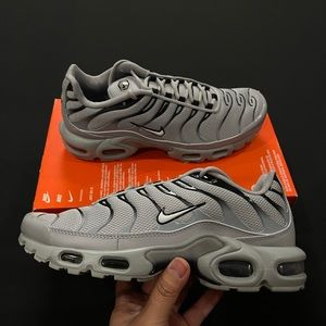 men air max plus